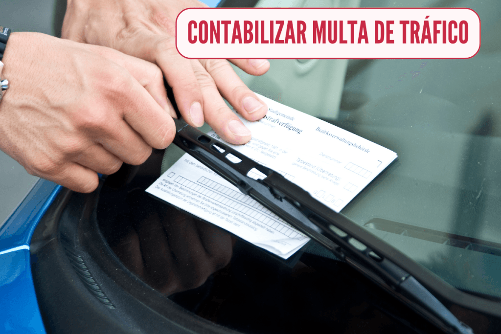 Cómo contabilizar una multa de tráfico | Asientos contables y ejemplos 1 agente poniendo una multa de tráfico que luego tenemos que registrar en contabilidad